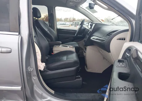 2016 Chrysler Town & Country Touring z USA, uszkodzony, nr VIN 2C4RC1BG1GR173430